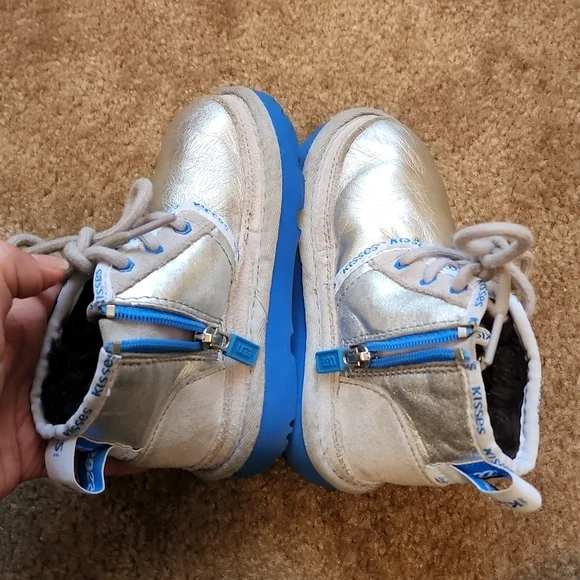 UGG Kids Kisses Neumel Zipper Boots - Picture 10 of 12